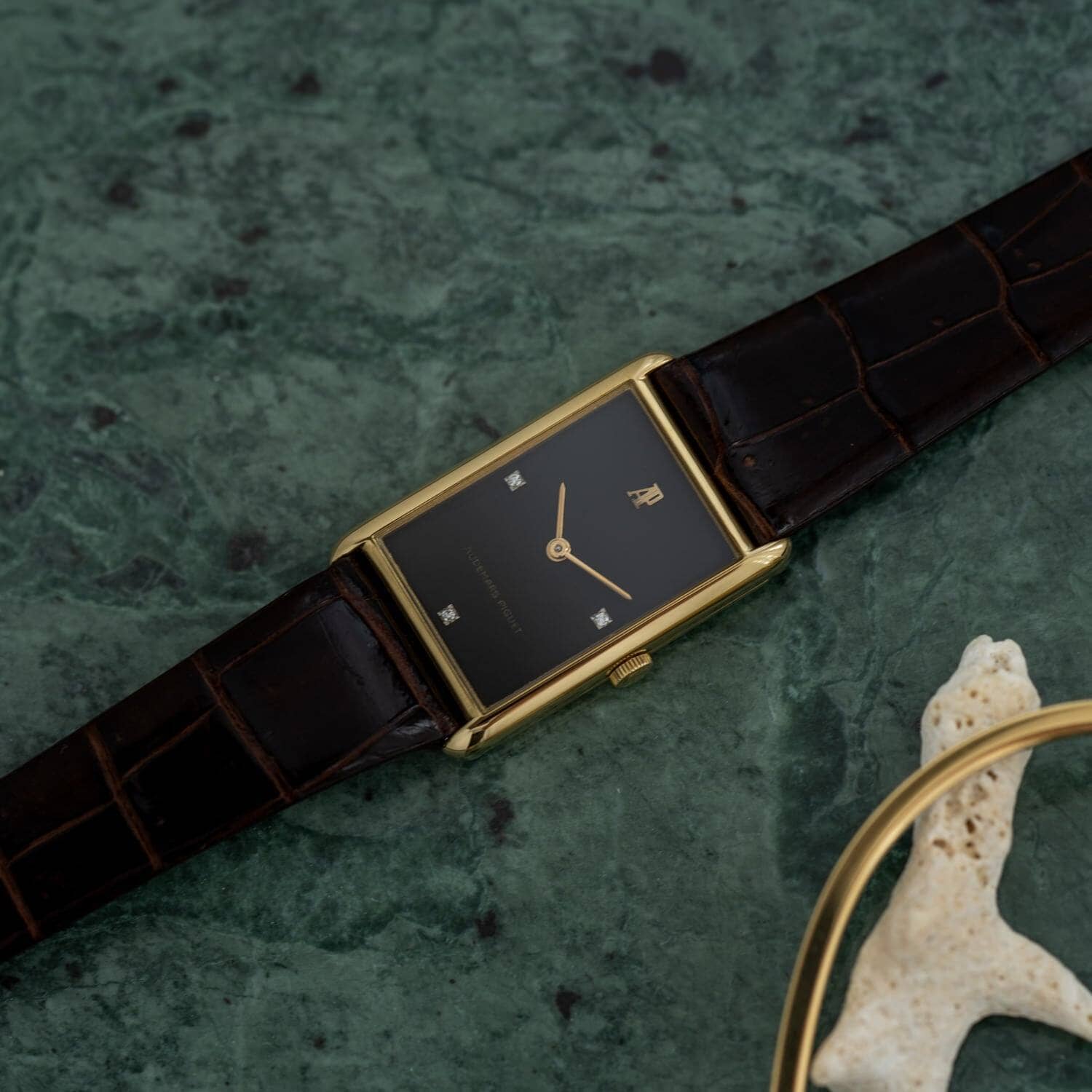 AUDEMARS PIGUET Rectangle YG Black Diamond Dial - Arbitro