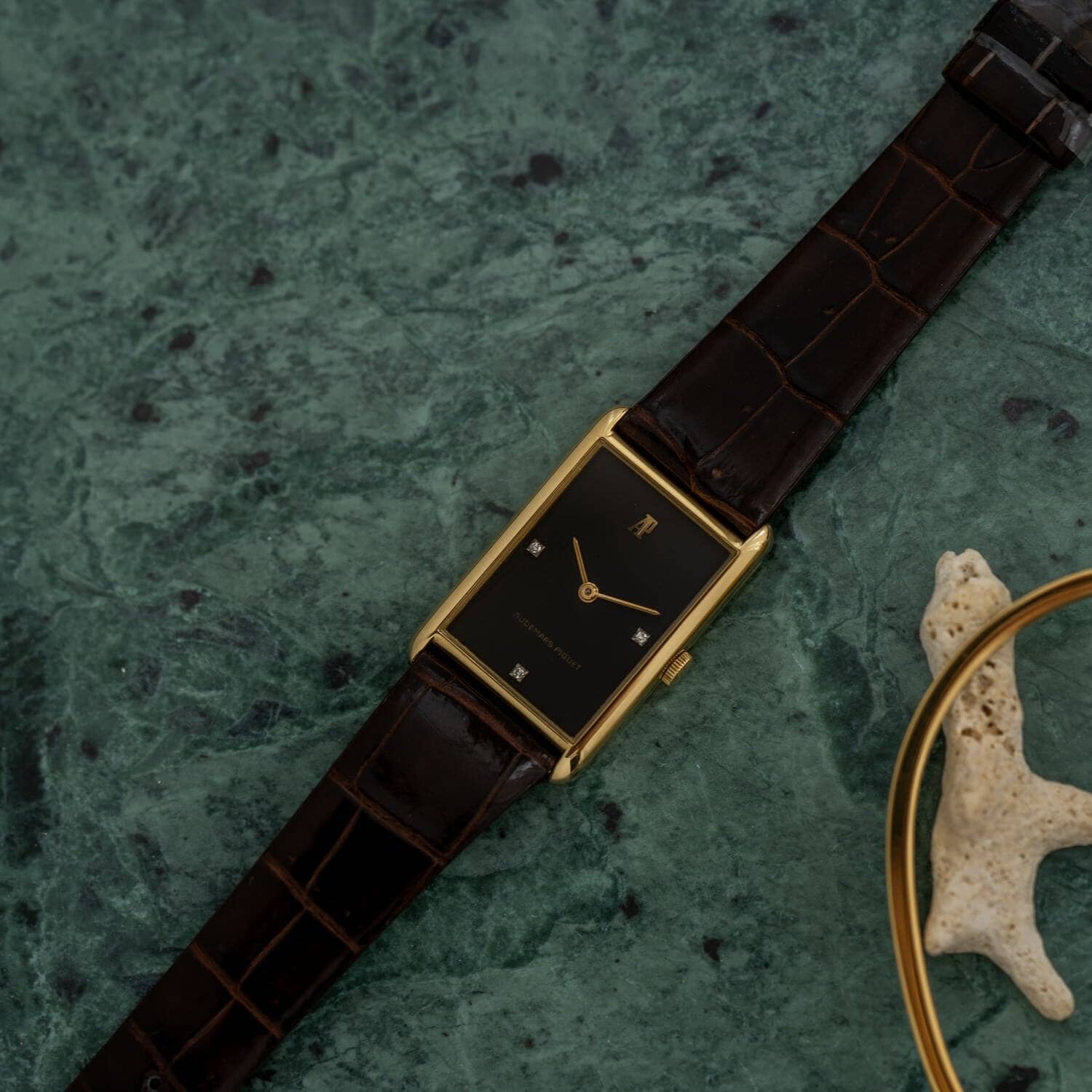 AUDEMARS PIGUET Rectangle YG Black Diamond Dial - Arbitro