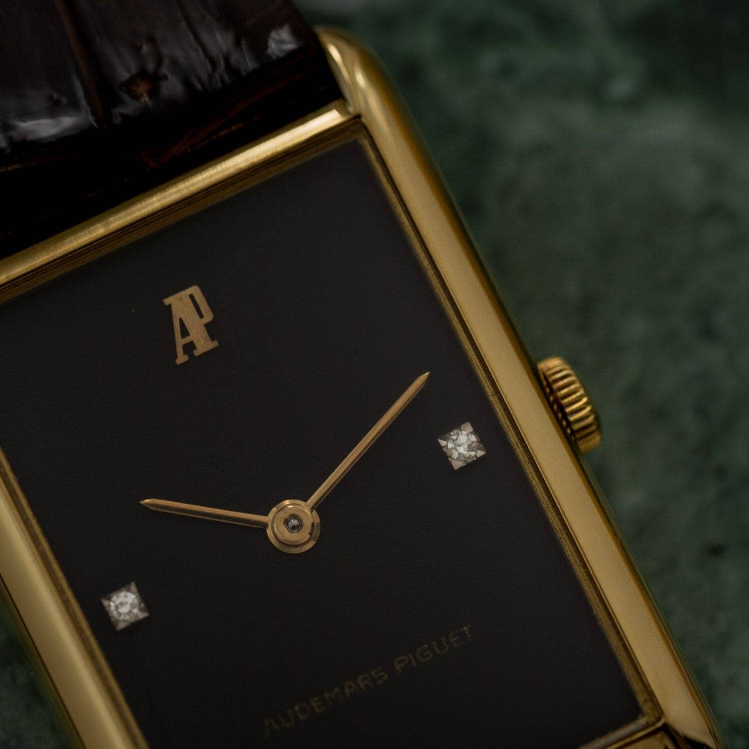 AUDEMARS PIGUET Rectangle YG Black Diamond Dial - Arbitro