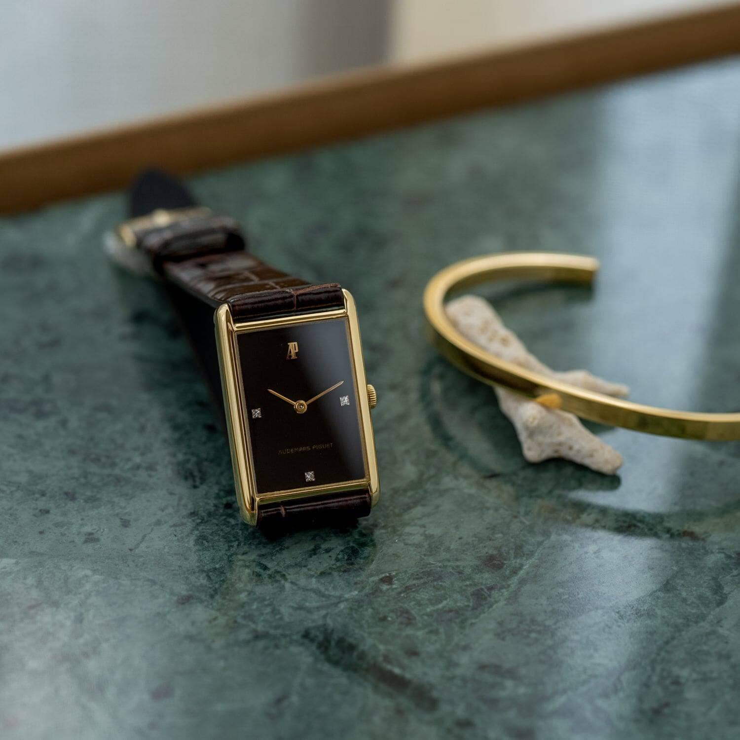 AUDEMARS PIGUET Rectangle YG Black Diamond Dial - Arbitro